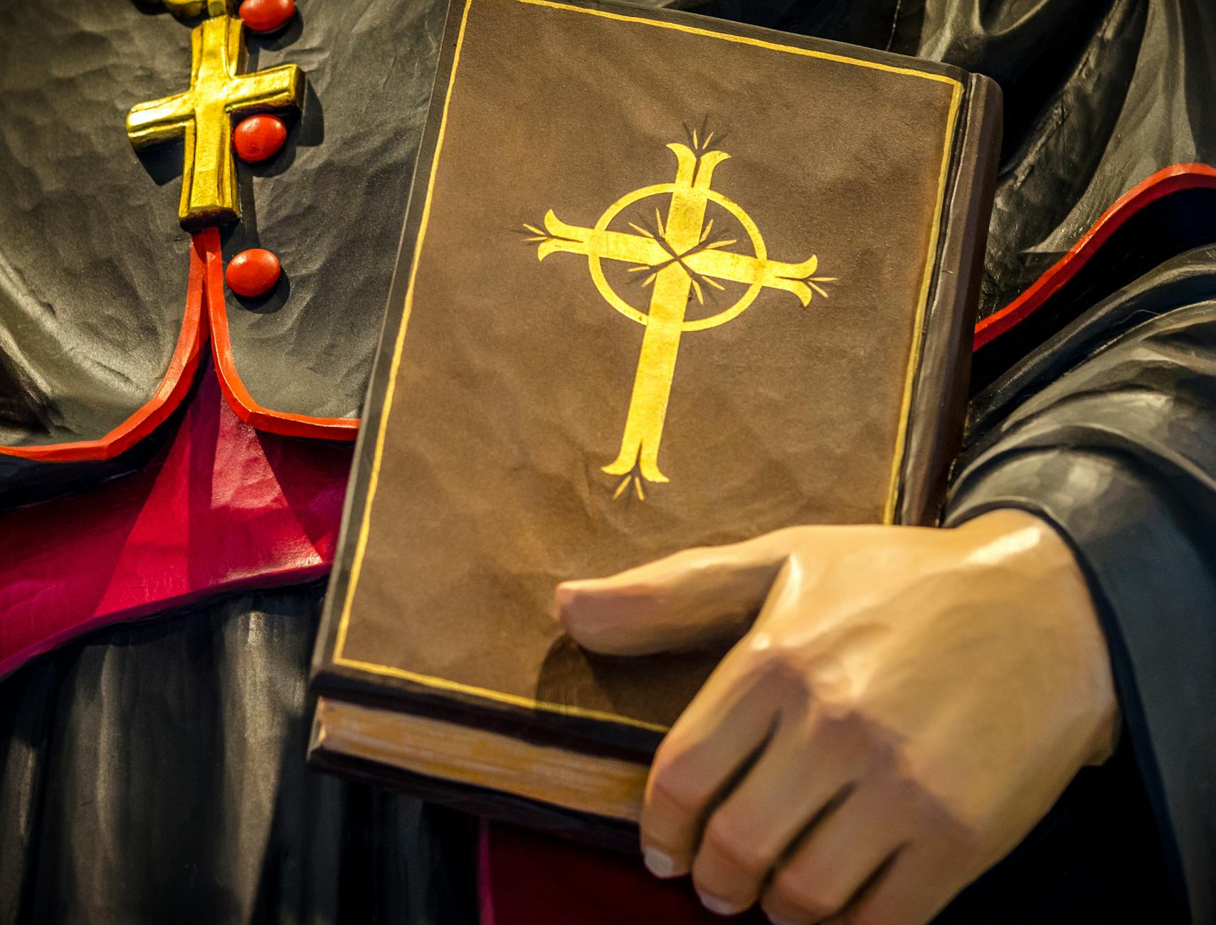 WHAT CONSTITUTES RELIGIOUS DISCRIMINATION IN THE WORKPLACE?
