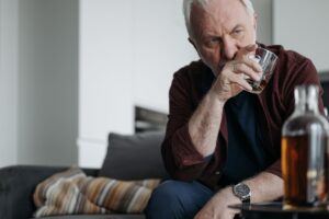 Alcohol Health Risks: How Oregon Compares Drinking To Asbestos Exposure - Featured image