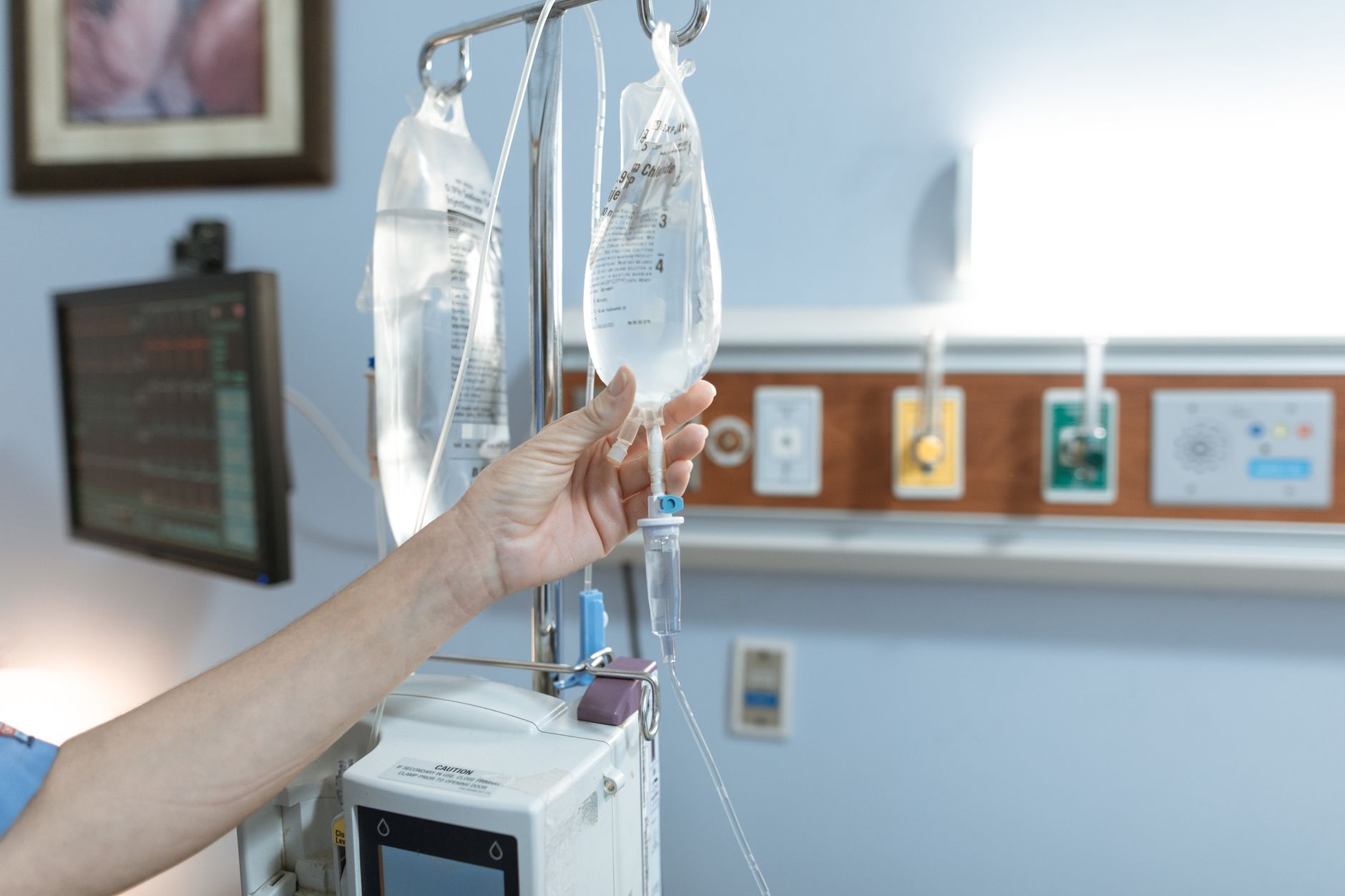 Lansing hospital asbestos contamination creates demolition delay environmental health hazard alert - Featured image