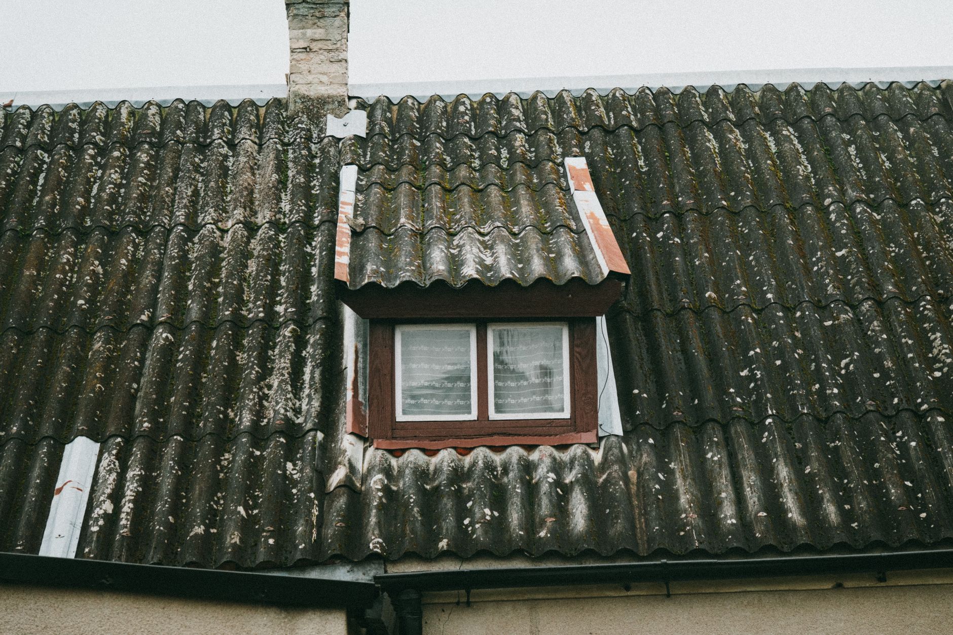 Asbestos dangers explained: physician shares health risks and exposure consequences - Featured image