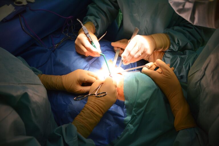 Medtronic hernia mesh: opening arguments begin in landmark injury lawsuit - Featured image